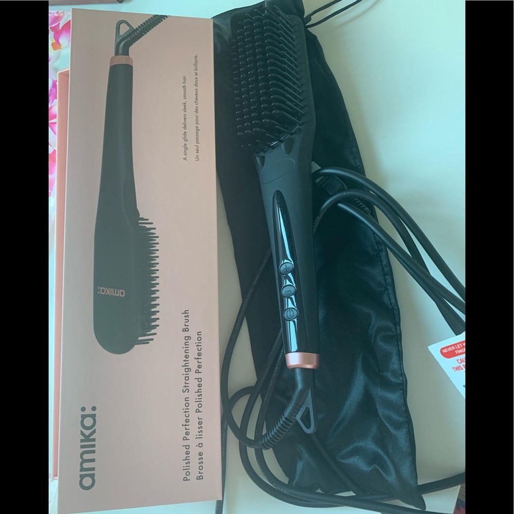 Amika Straightening Brush